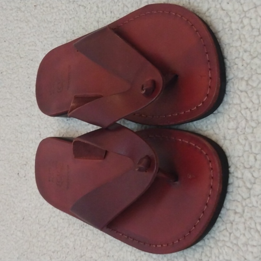 NWOT Camel Red/Brown Imported Leather Flip Flops/Sandals  US 10/10.5 = EU 44